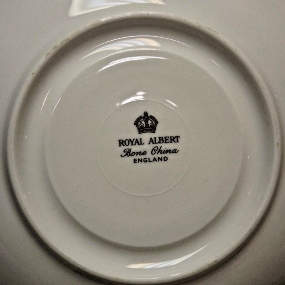 Royal Albert Bone China England Floral Pattern Tea Cup and Saucer - Picture 11 of 12